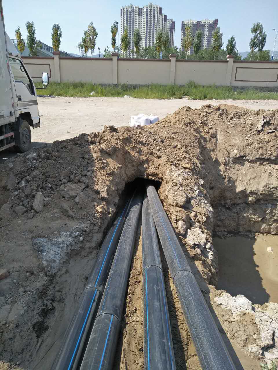 如何解決非開挖頂管拉管的問題